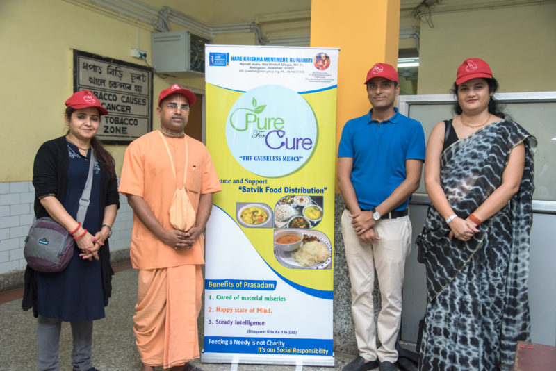Volunteers distributing meals